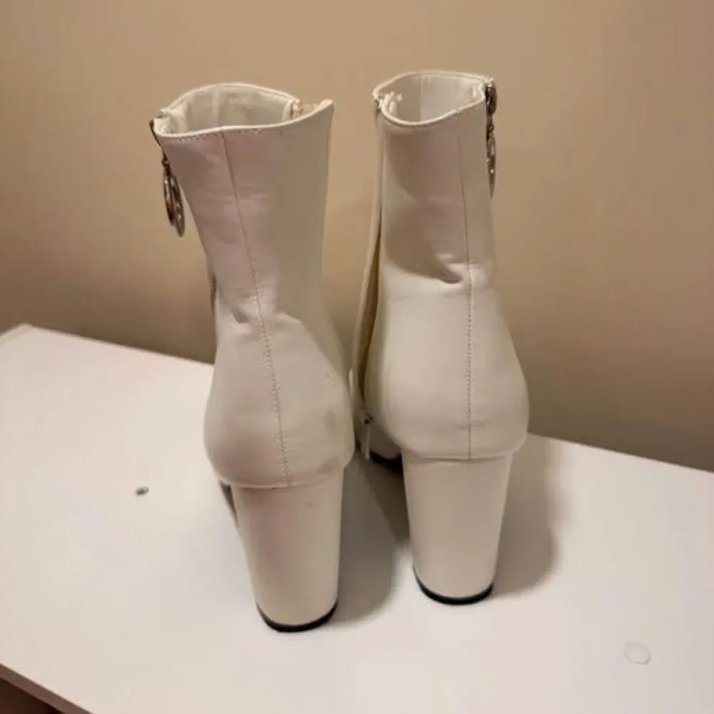 Dream Pairs White Pointed Toe Ankle Boots Size 10